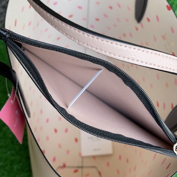 KATE SPADE MINNIE MOUSE LG REVERSIBLE TOTE - Picture 15 of 16